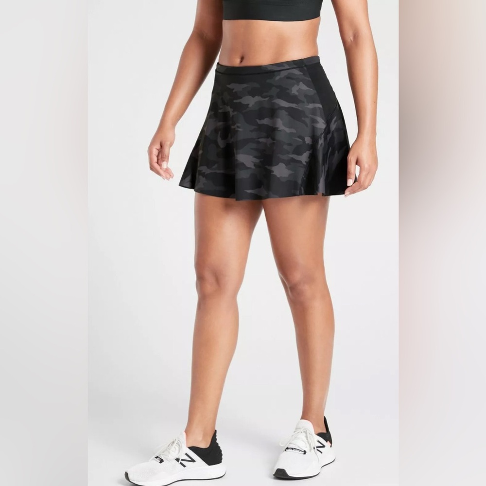 Athleta Match Point Printed Skort‎ 13.5" Black Camo SIZE Medium